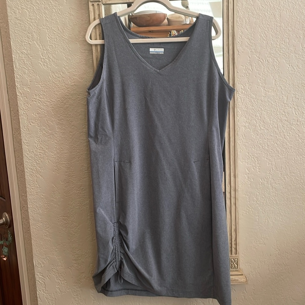 Columbia women's sleeveless dress size extra large gray color